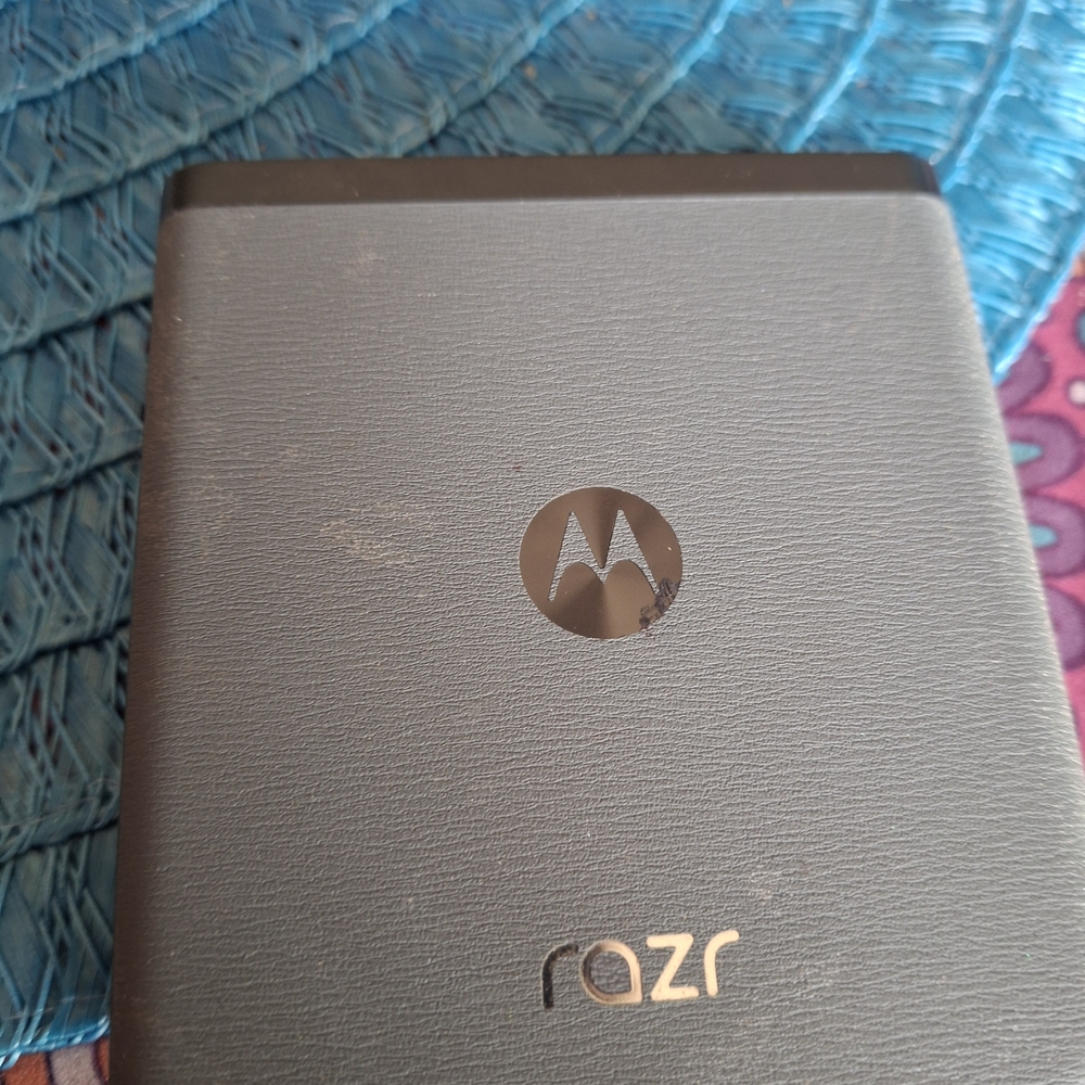 Gray Motorola Razr Flip Phone - Picture 3 of 4